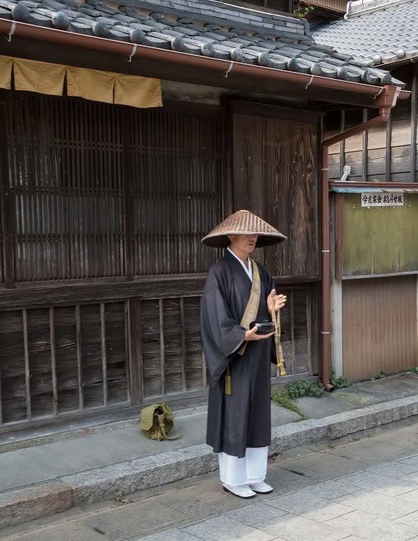 Moine Aumone Japon