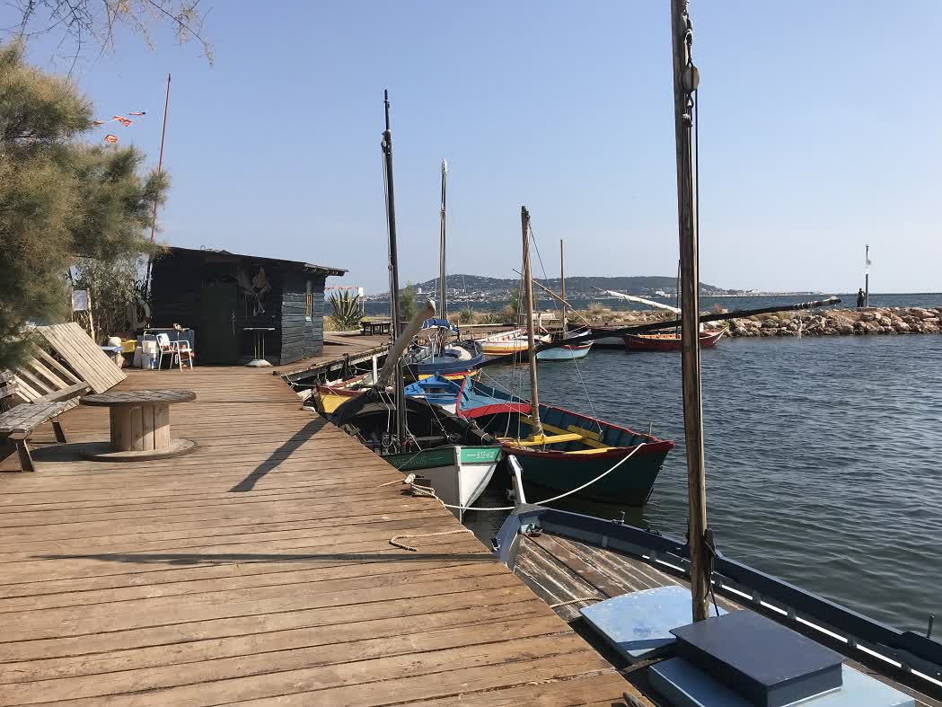 Thau Etang Meze Barques au Port
